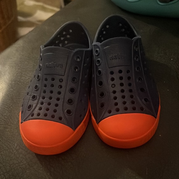 Native slip on toddler shoes, size c7 - Picture 2 of 4